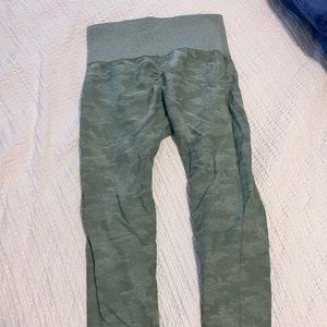 Gym shark cameo leggings